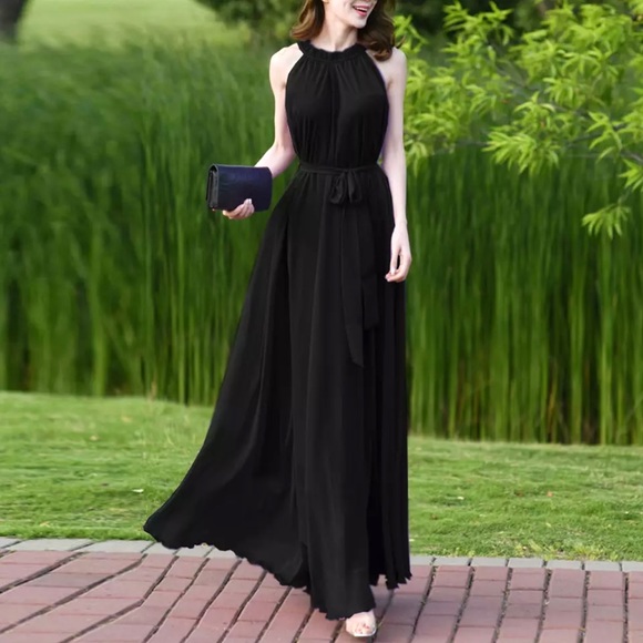 Dresses & Skirts - ❤️ ONE LEFT! NWOT! Black Chiffon Halter Maxi Dress With Sash